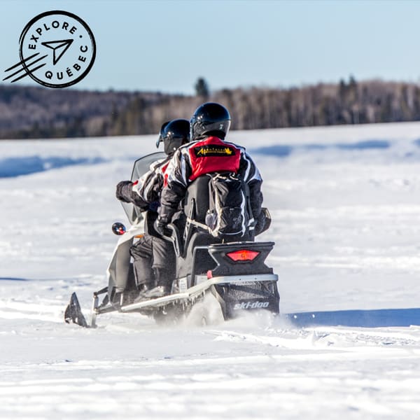 Motoneige en couple au quebec